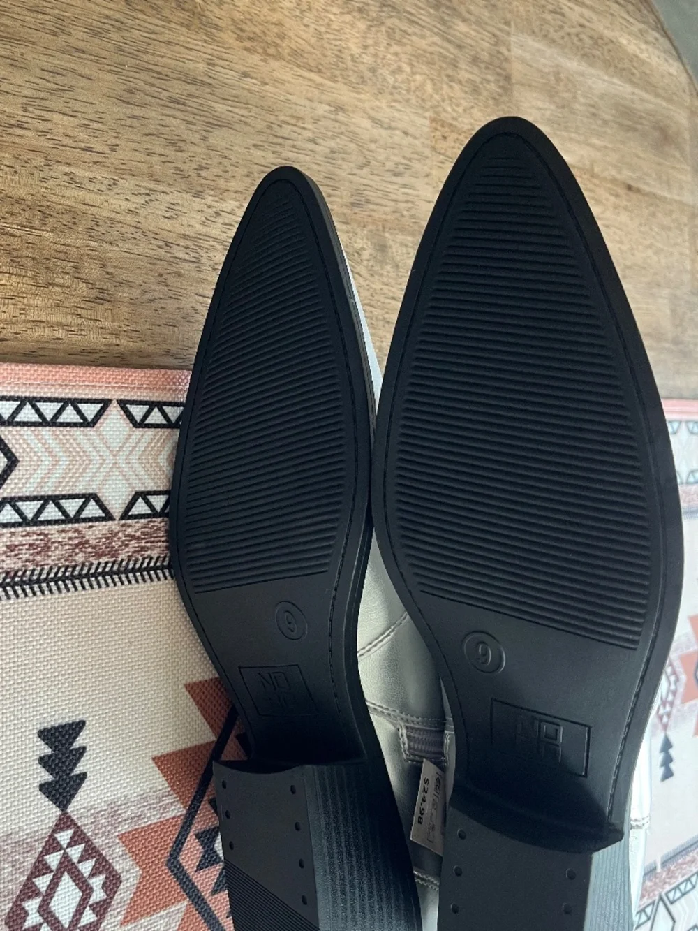 No Boundaries stylish silver